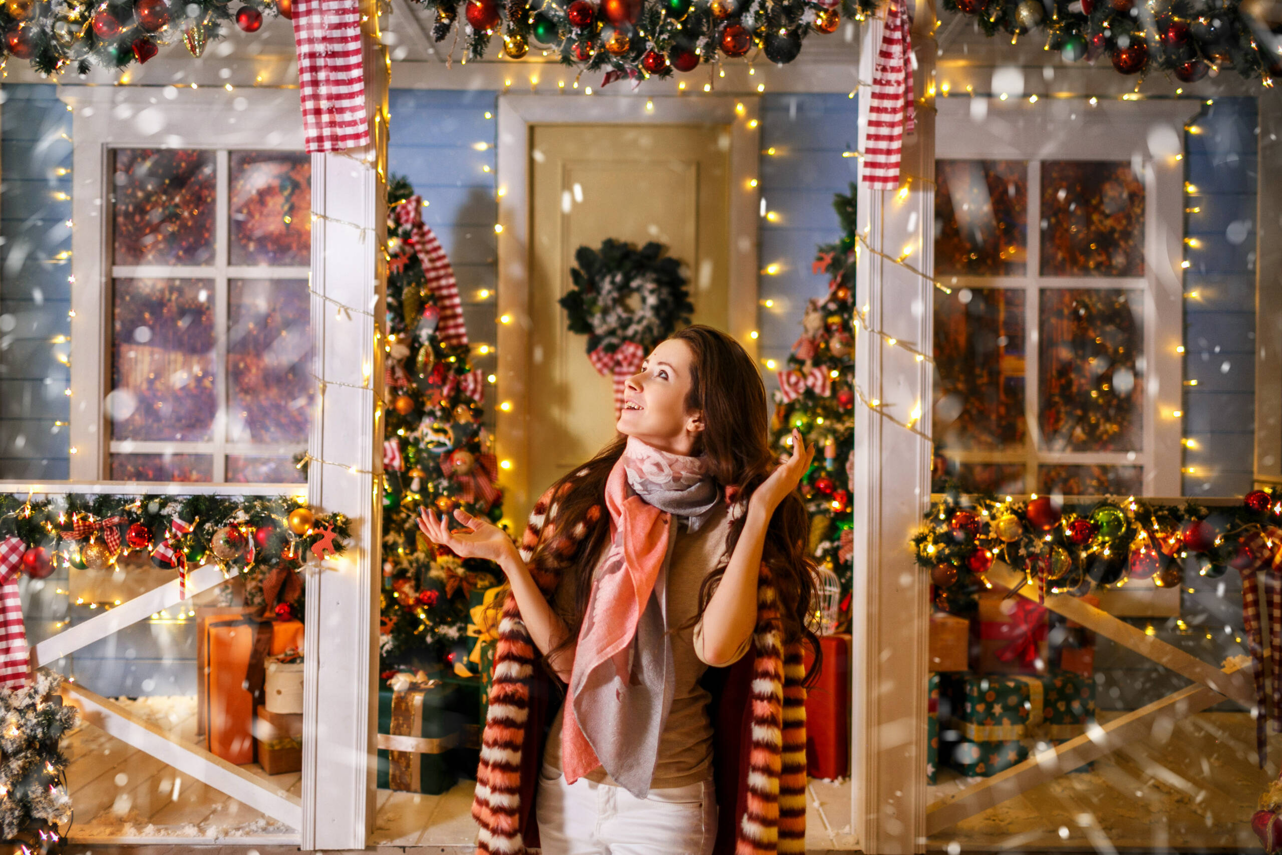 Dekoracja świąteczna przed domem lub na balkonie – przygotuj się na Boże Narodzenie