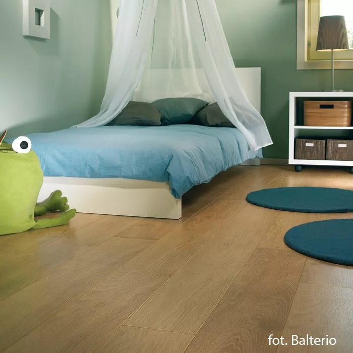 Zalety naturalnej podłogi w pokoju dziecięcym